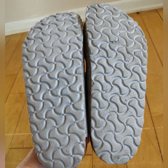 Birkenstock Arizona Silver Leather With Gold Buckle And Grey Sole - Picture 7 of 11